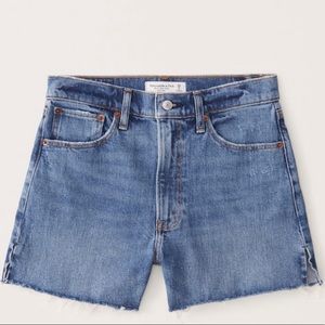 NWT! Abercrombie & Fitch 4in Mom Shorts
